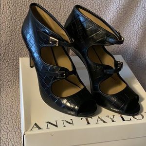 Ann Taylor Amaya Crocodile Print Leather Bootie 9